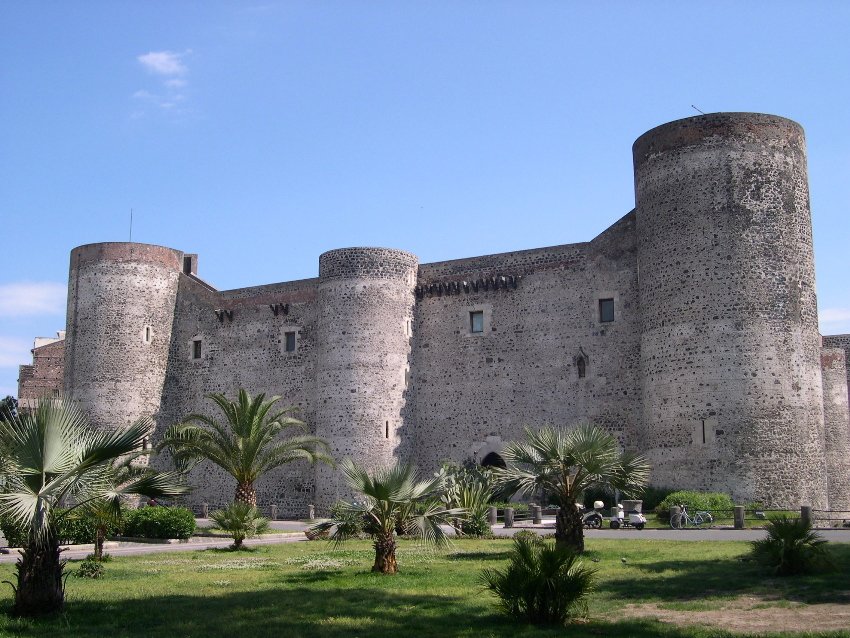 Lo storico Castello Ursino, ricco di storia e reperti antichi