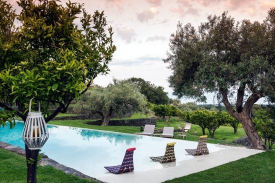 Monaci delle Terre Nere piscina