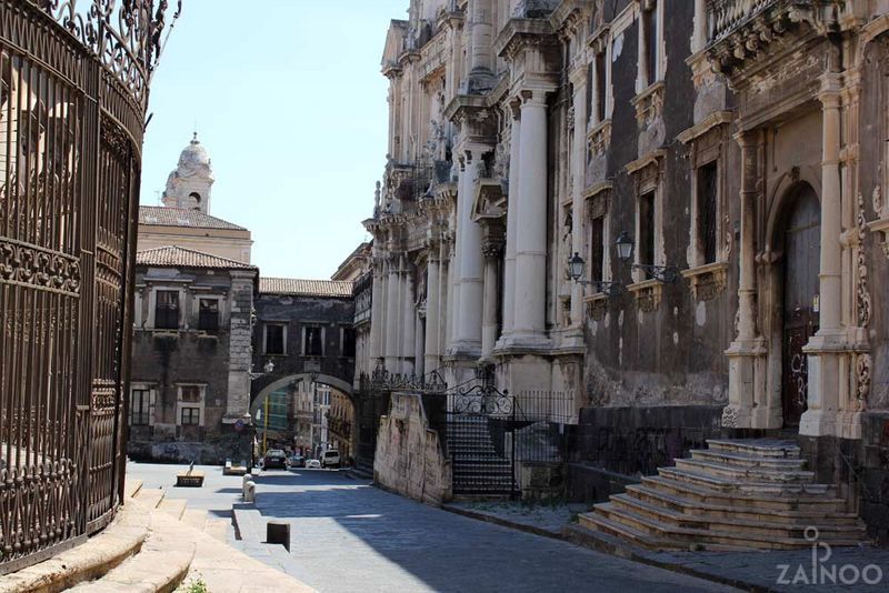 Via dei Crociferi strada storica di Catania