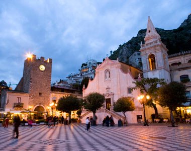 passeggiata a taormina