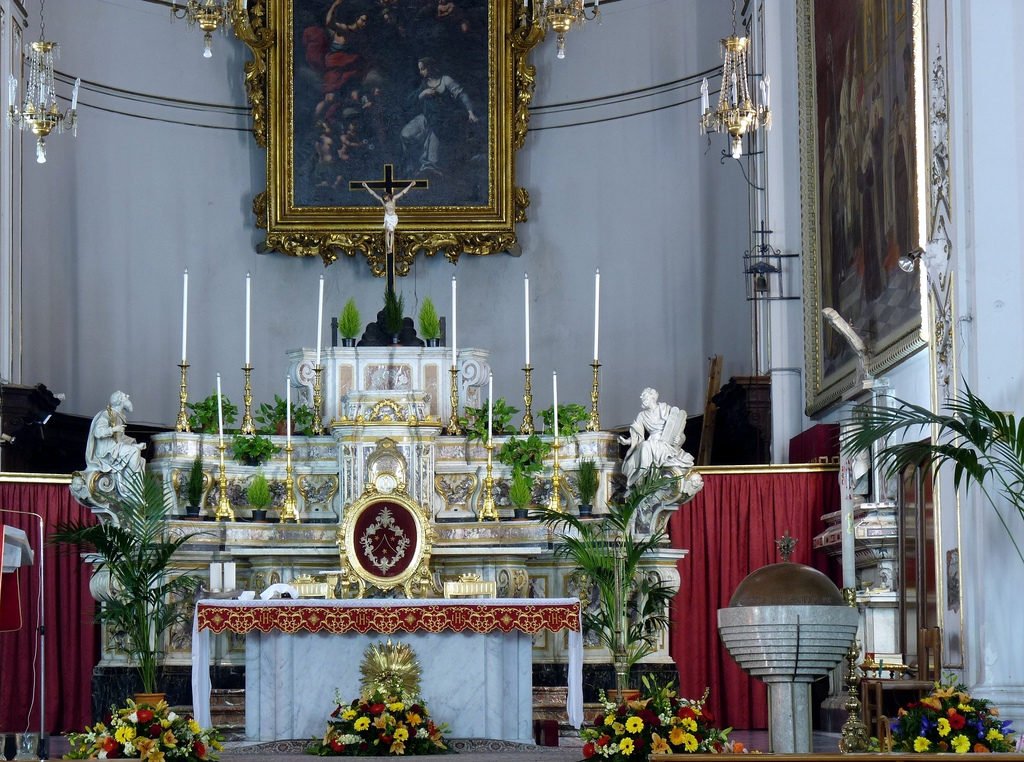 santuario madonna del carmine altare