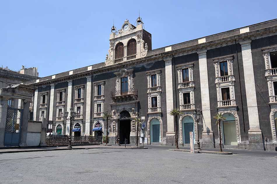 Il settecentesco Palazzo Tezzano a Catania