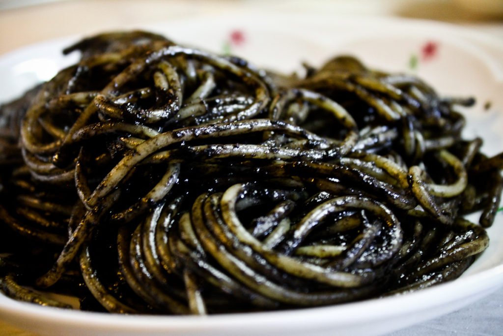 Spaghetti al nero di seppia alla Siciliana