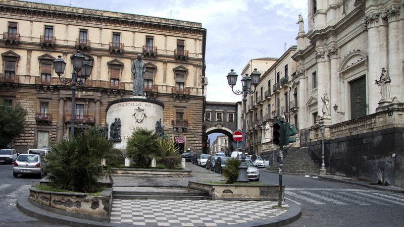 La Piazza San Francesco a Catania