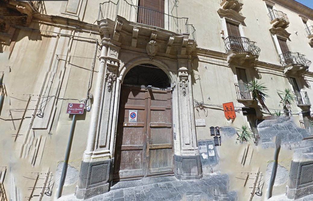 Lo storico Palazzo Bonajuto a Catania