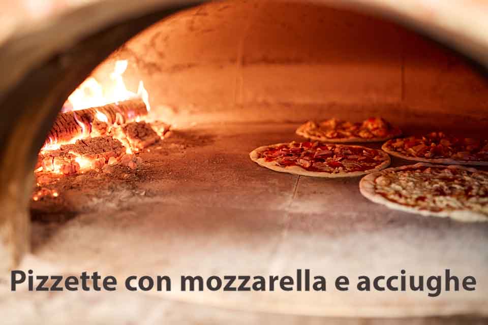 Ricetta Pizzette con mozzarella e acciughe