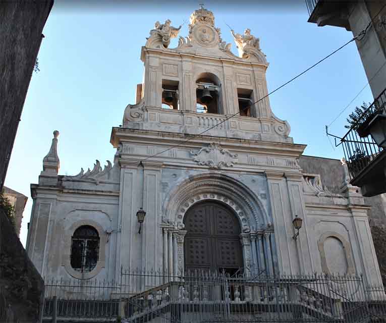 vista frontale della chiesa santagata al carcere