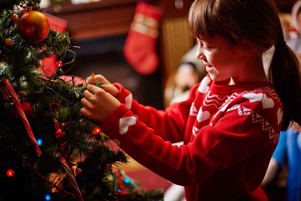 Come addobbare un albero di Natale: Ecco 5 idee per addobbarlo