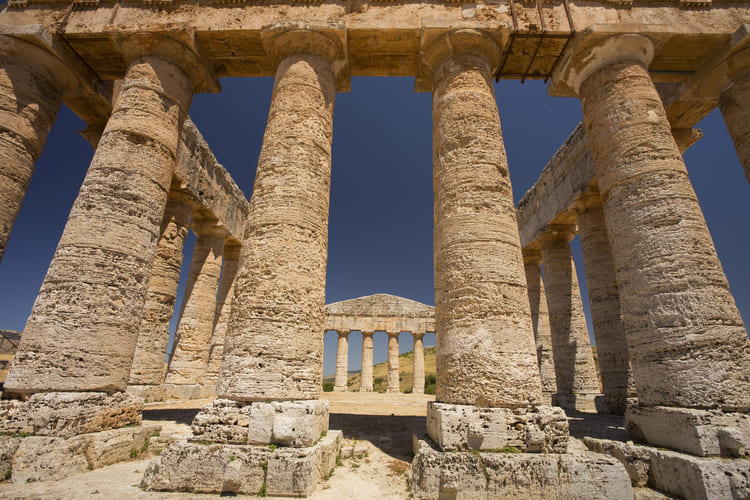 columns of the temple of segesta in sicily JTWK2NJ