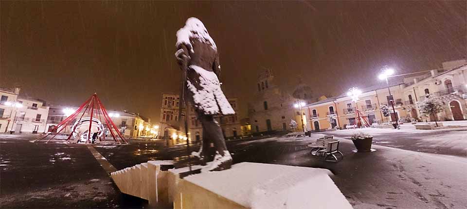 la statua di carlo maria carafa grammichele