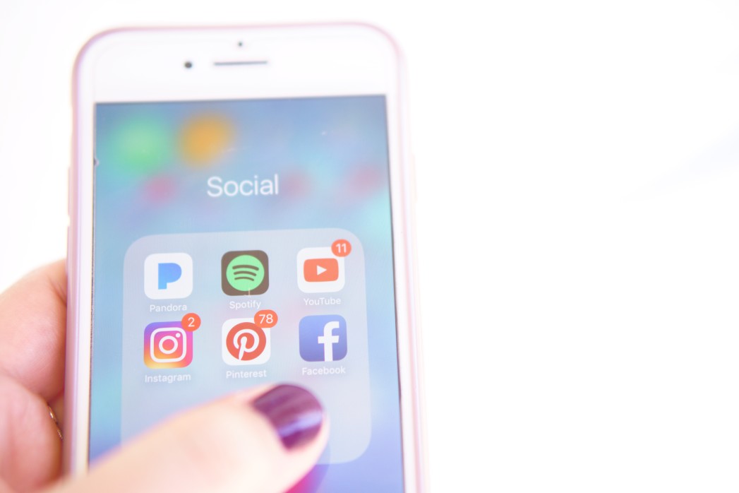 Instagram, WhatsApp e Facebook: down il regno dei social