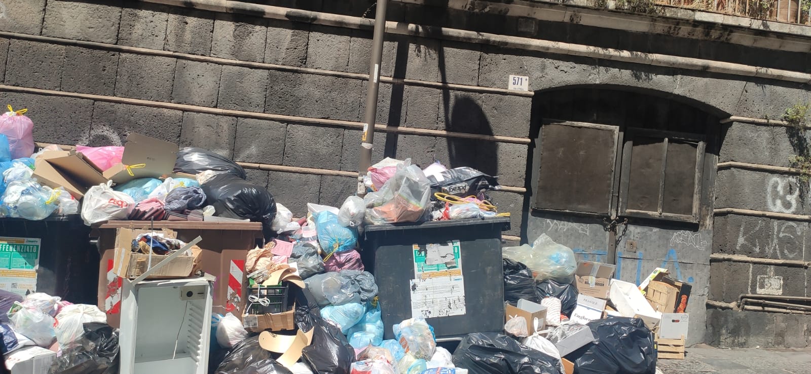 Emergenza rifiuti Catania: ancora ritardi