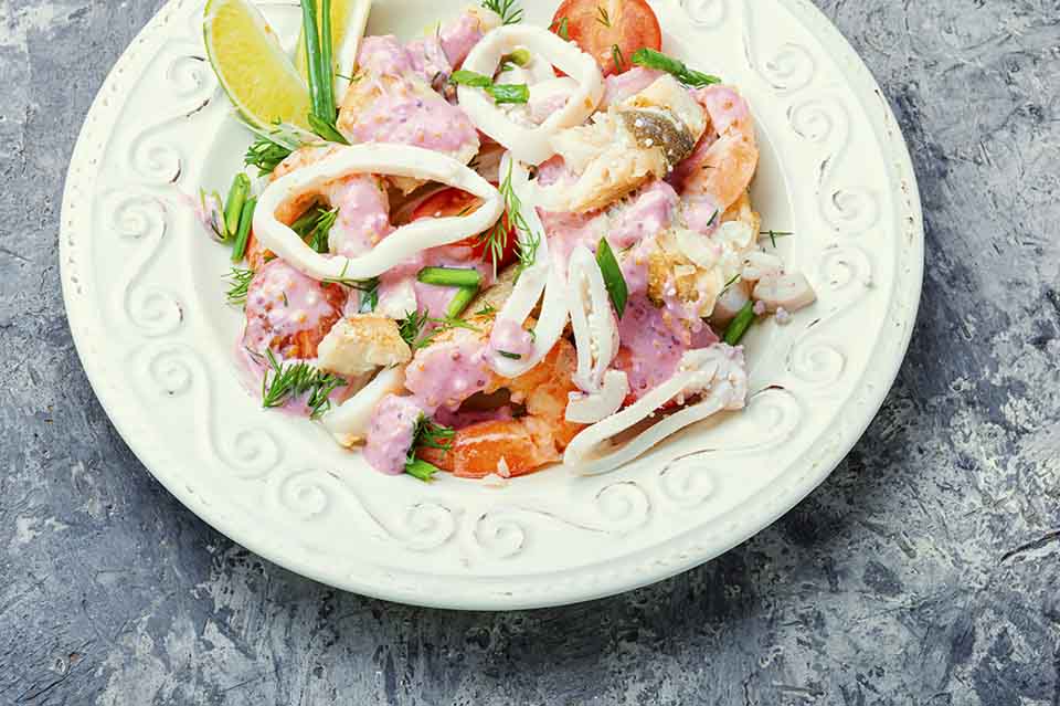 Insalata ai frutti di mare fresca e leggera