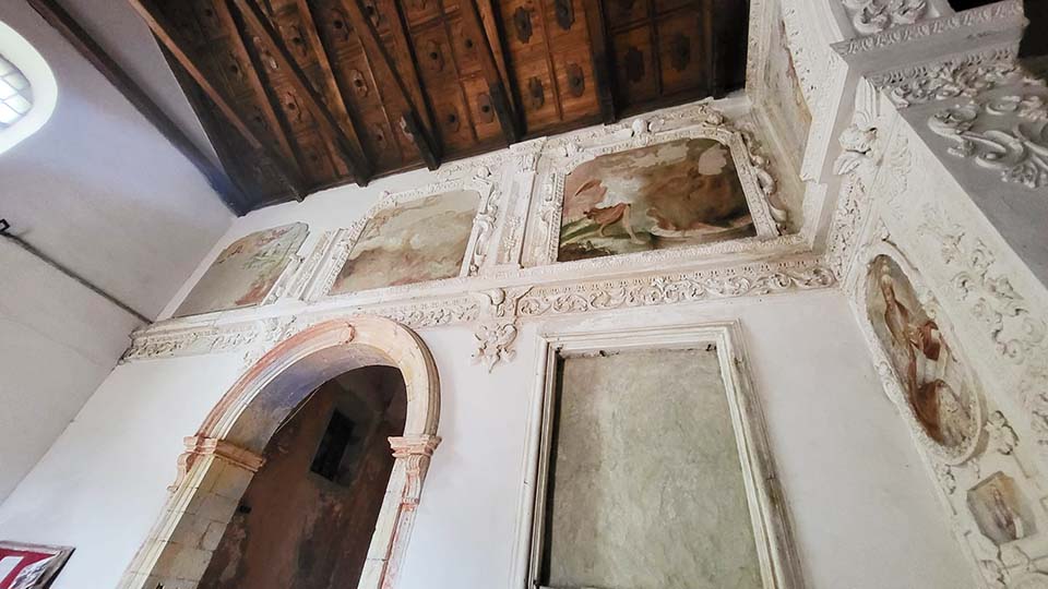 dipinti e travi del tetto della chiesa san michele savoca